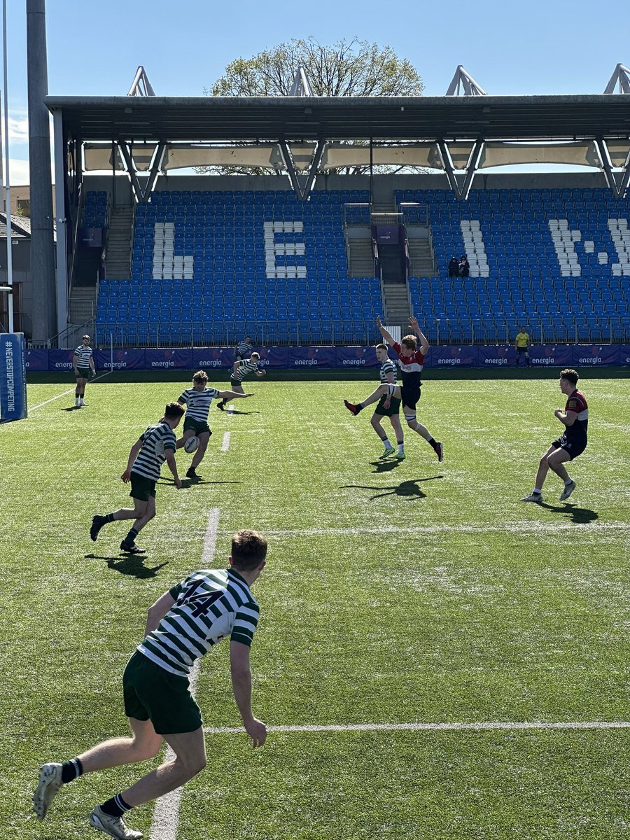 Under 10 left here in Donnybrook in the Purcell Cup Final and @GreystonesRFC still hold a slender 10-9 1 point lead