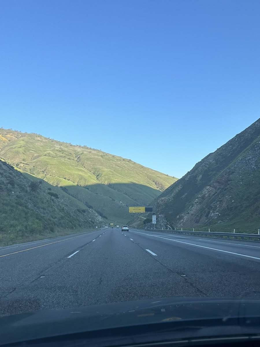 Koji_Oyama's tweet photo. #TejonPass からセントラルバレーに降りてきました
この時期でまだこんなに緑な感じだとは
#SanJose にこれから戻ります
元気ならちょいと寄り道してから https://t.co/2ljblwlrZw