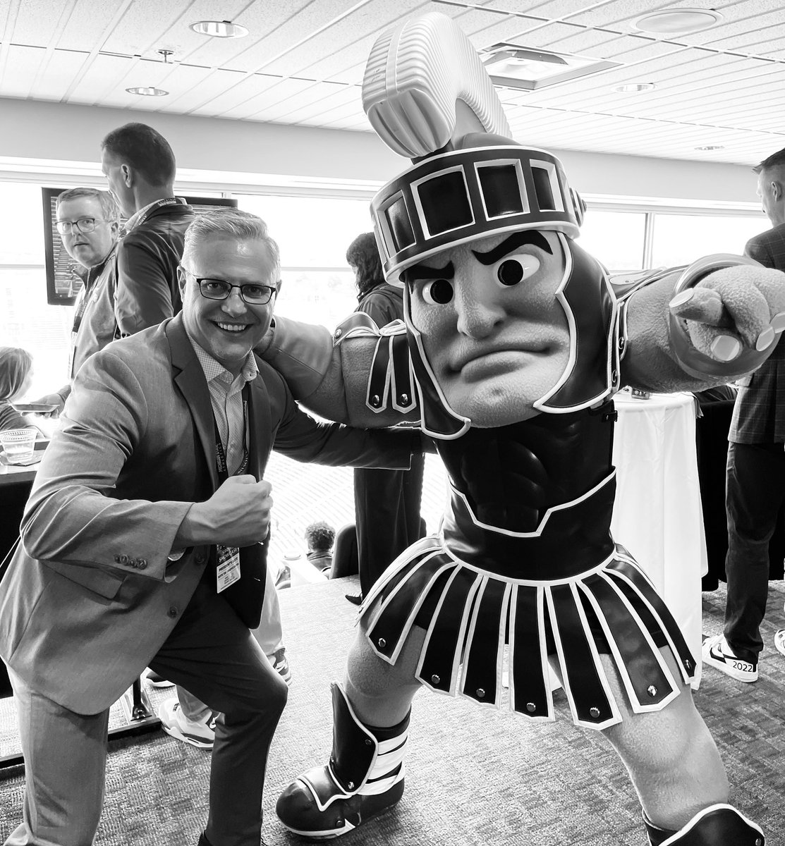 drrodberger's tweet photo. Thank you @michiganstateu and the @msualumni office for an incredible weekend. It was an honor to give the #keynote and engage with so many passionate #Spartans. @MSULisaP 🙏 for your commitment to the over 500k living alum across the world!! #StoriesAreGreenAndWhite #Sparty https://t.co/ubN5mdtKpO