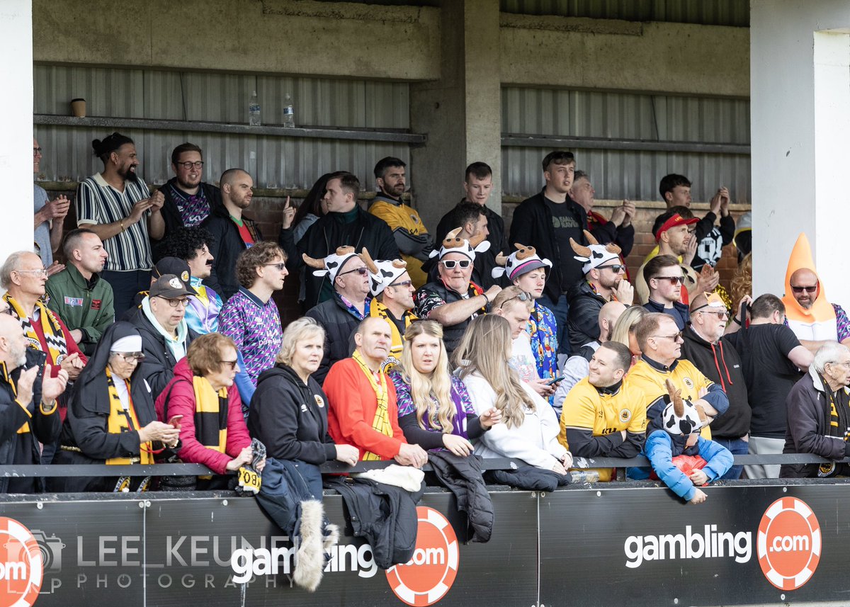 👏🏼 FAN POWER: A huge thank you to 350 Pilgrims at Edgar Street - with @LeeKeuneke capturing the best of the final day fancy dress outfits: