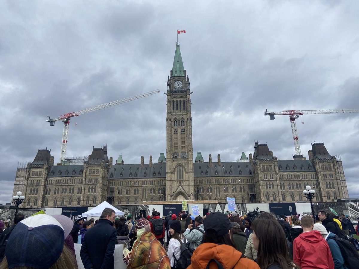 Today, civil society groups from around the world are coming together in a mass mobilization in Ottawa ahead of Global #PlasticsTreaty to center the goals and values of communities most impacted by the plastic lifecycle.

#EndPlasticPollution #BreakFreeFromPlastic