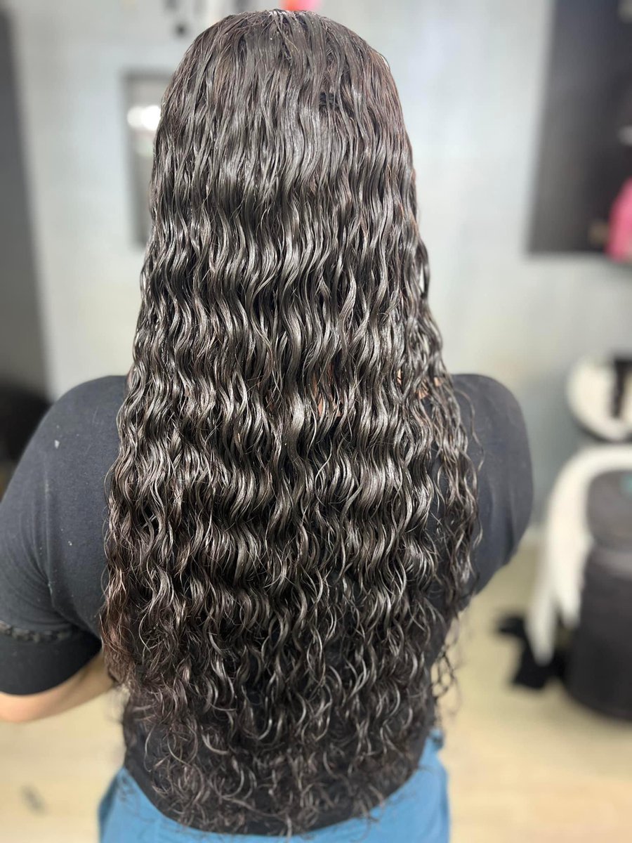 Da pra acreditar ? 
🚨Esse cabelo era tratado com botox e do nada ela resolveu passar guanidina , resultado , queda de 90% dos fios. Agora vamos recuperar em 2 anos .  Finge que e fofoca e espalha que as CATS DE MADUREIRA FAZEM MILAGRES✨