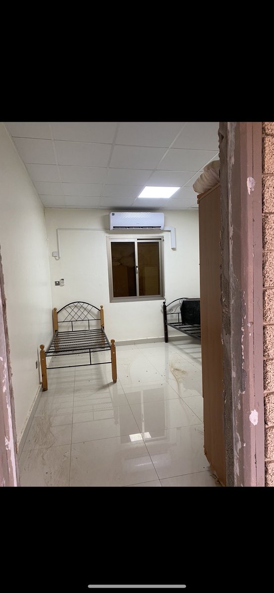 b_bin_naaji's tweet photo. نطالب بالالغاء بصمة الخروج 
لحين تأهيل مبنى سكني محترم 
وجميع مرافقه المطلوبه لسبل الراحه 
مو معقوله تقولي خلك ٤٨ ساعه في هالمكان 
-
ماحنا معترضين على بصمة الخروج افهمو الفكره 
عدل المباني المتهالكه وضيف مباني اخر
عندك بالنوبه مايقل عن ٣٠٠ موظف ؟؟؟
#الجمارك https://t.co/0eAIH7nedI