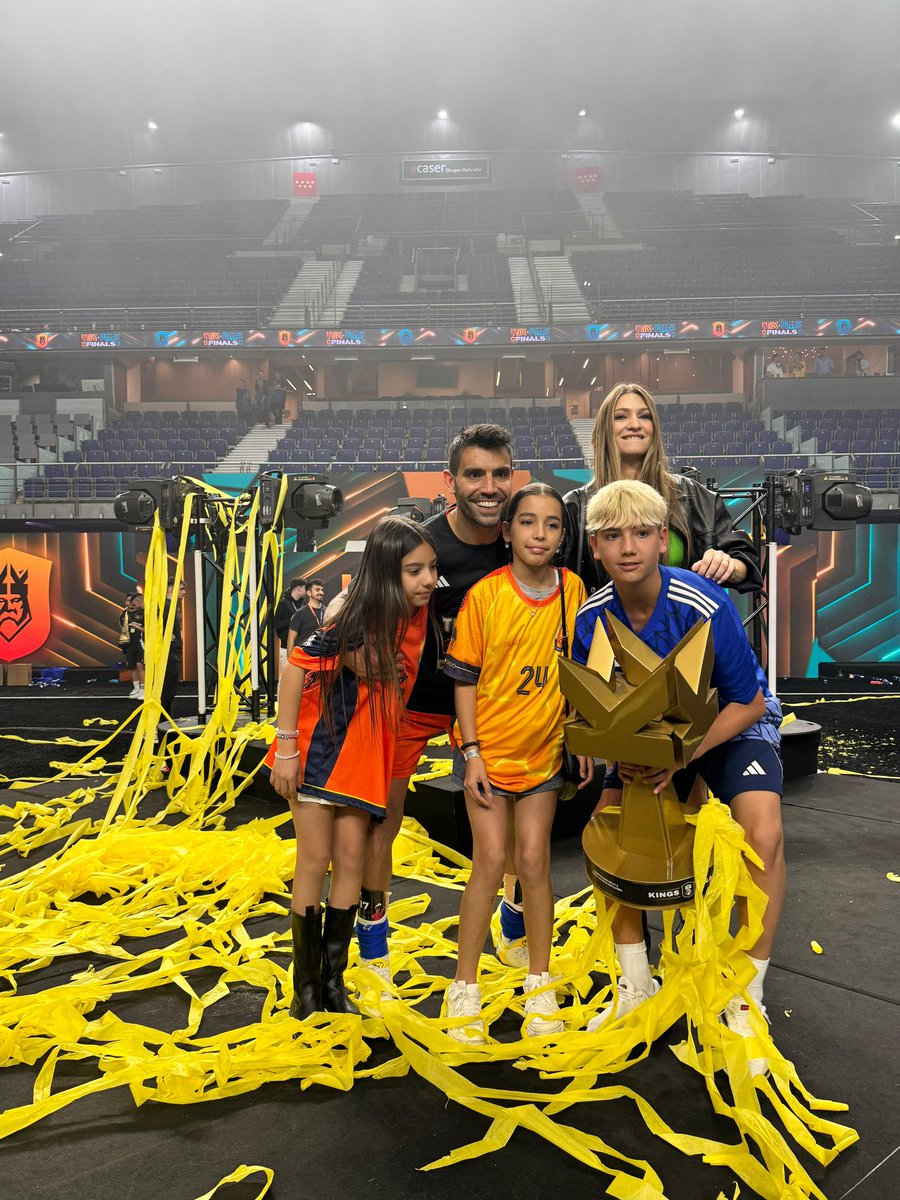 Augusto Fernández (@augusto12f) on Twitter photo Un fútbol diferente, pero fútbol en fin. Y
se compite para ganar, y ganamos! 🏆🏅
Gracias <a href="/Saiyans_FC_/">Saiyans FC 🧡💙</a> 🙏🧡💙🐉 Un fútbol diferente, pero fútbol en fin. Y
se compite para ganar, y ganamos! 🏆🏅
Gracias <a href="/Saiyans_FC_/">Saiyans FC 🧡💙</a> 🙏🧡💙🐉
