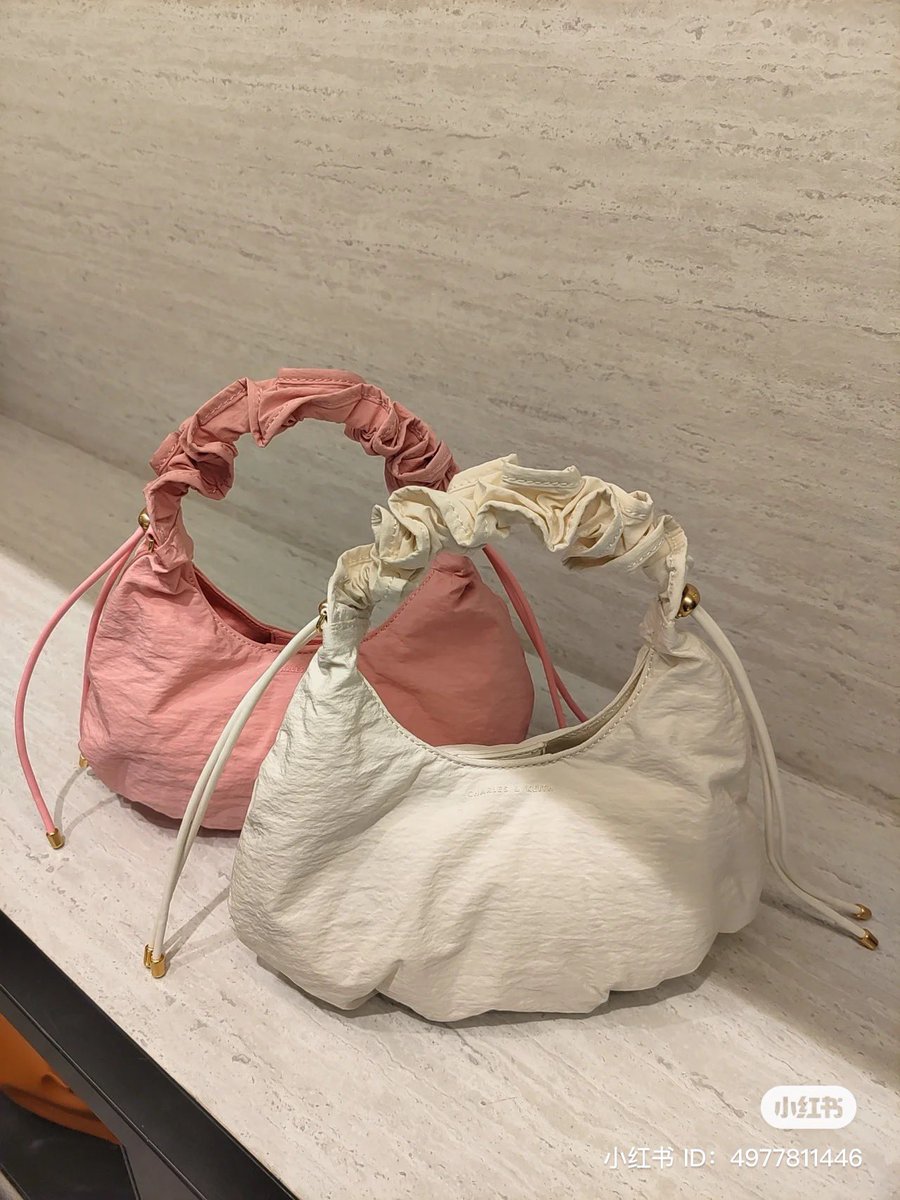 nmxxstore's tweet photo. PREORDER 🌷✨ AUTHENTIC 100
Cute bag from Charles Keith
Drawstring pleated portable shoulder crossbody bag

Size: 16-25 x 4 x 18 cm 
 Color: Pink / White / Blue
🛒 Price 2,990 บาทรวมส่ง https://t.co/lBOLYLepr0