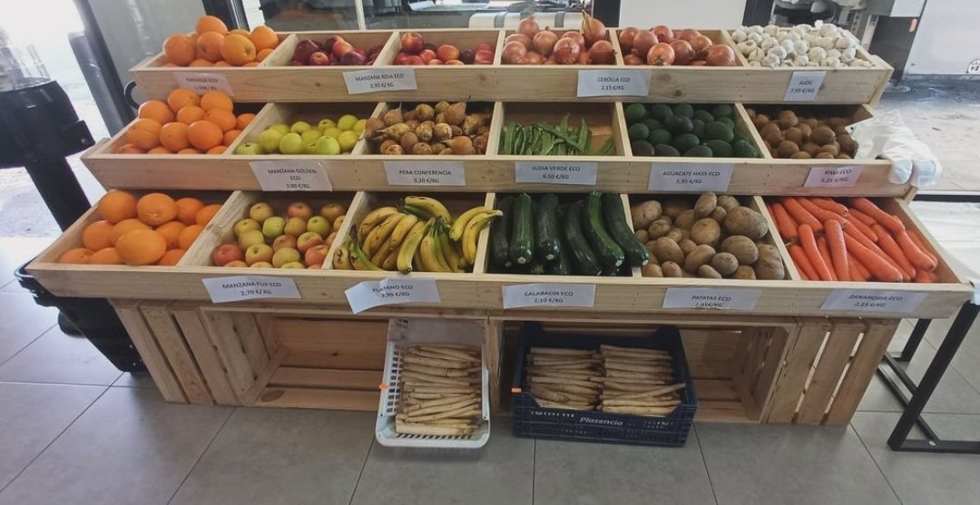 Mirentxu85's tweet photo. Si pasáis por Zudaire (cara sur de Urbasa), 4 jóvenes del pueblo han comprado la estación de servicio y están poniendo a punto la tienda (Perfil Instagram: Errekalde Zudaire).
Venden productos ecológicos/locales, un ejemplo: https://t.co/3ee4BzKuVR
