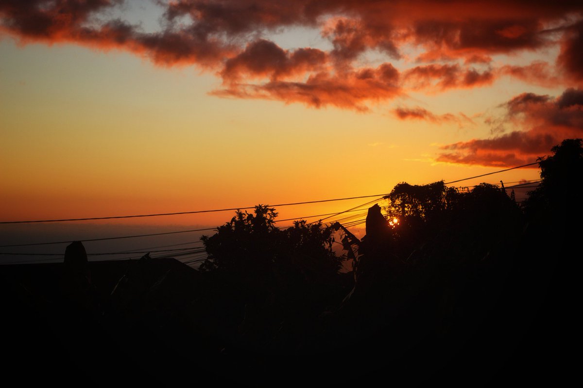 Magnifique coucher de soleil au Petit Tampon 🇷🇪 📷 #sunset #sunsetlover #sunsets #sunsetvibes #coucherdesoleil #beauty #beautiful #instagood #instagram #lareunion #team974 #974island #iledelareunion #reunionisland #love #pourtoi #foryou #fyp #nature #naturevibes