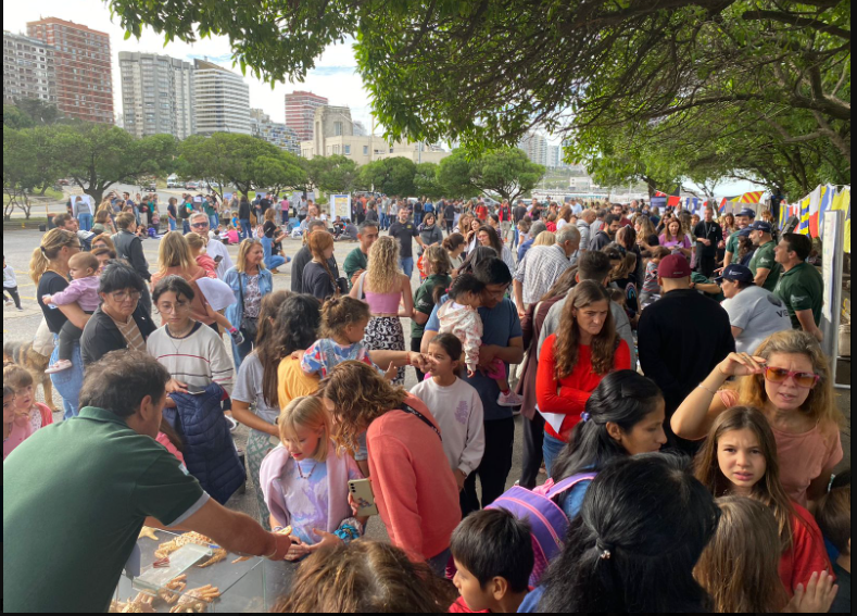 El <a href="/INIDEPMdq/">INIDEP</a> realizó una jornada de puertas abiertas en la Escollera Norte para visibilizar la labor de la institución con gran afluencia de público. "Creemos que investigar y dar a conocer es ejercer soberanía" fue la consigna de #SomosInidep