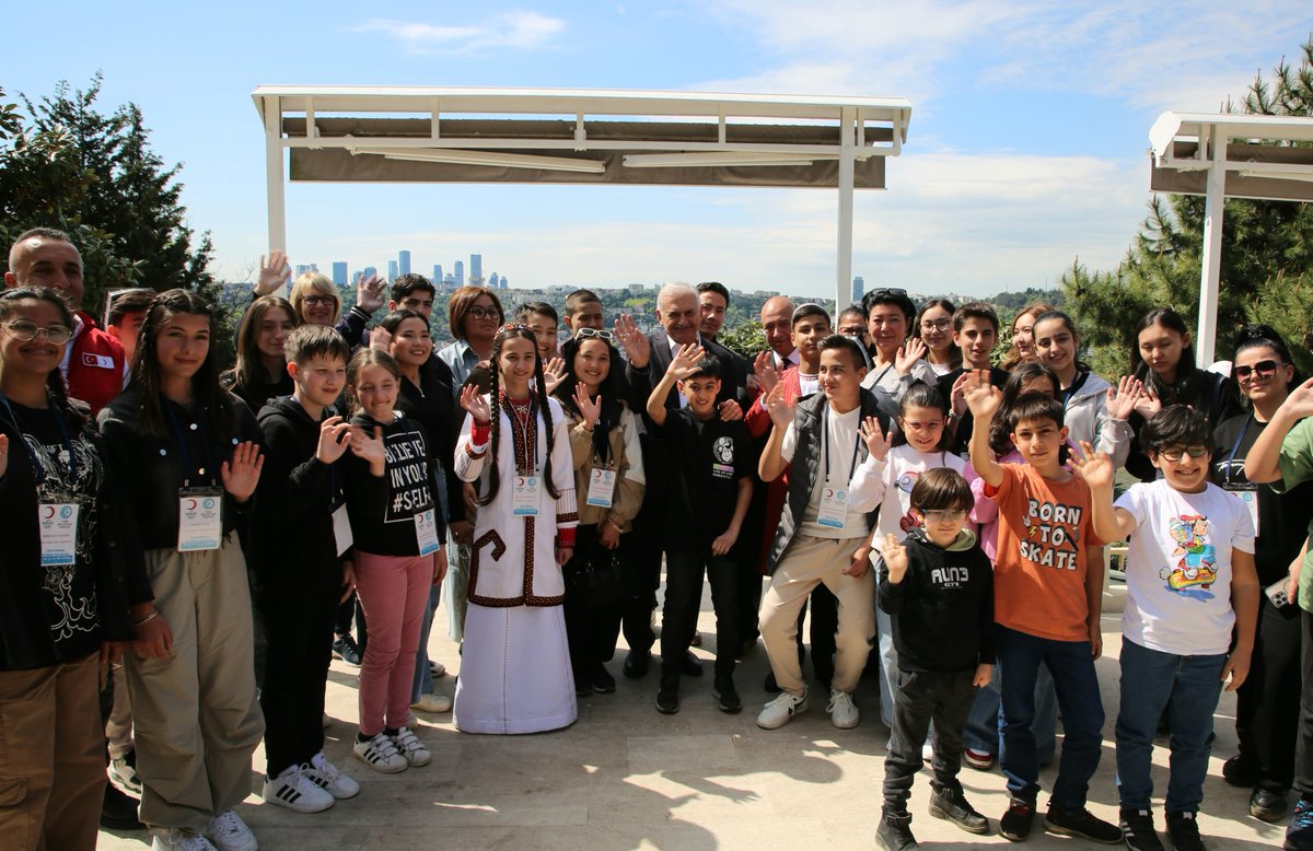 Türk dünyasının geleceği olan çocuklarımızla Cemile Sultan Korusu'nda bir araya geldik. Geçmişimizden gelen bağlarımızı daha da güçlendirerek çocuklarımız arasında karşılıklı iletişimi birlik, beraberlik ve kardeşlik içinde en üst düzeye çıkarmak en önemli görevimiz.…