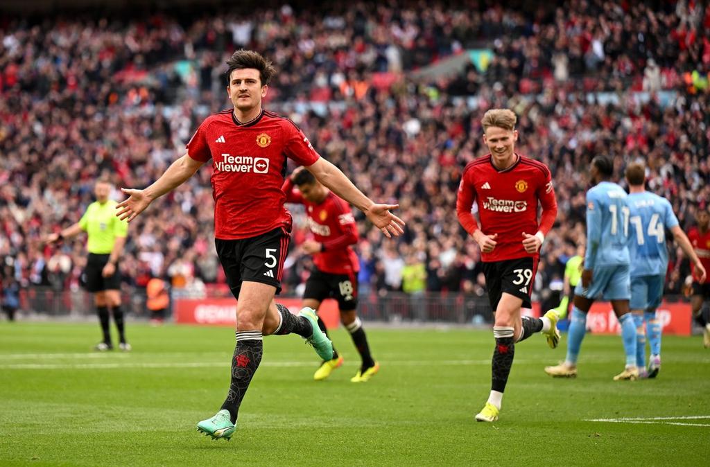 Maguire making man utd proud cov 0-2 man utd. HT #COVMUN ⚽️⚽️