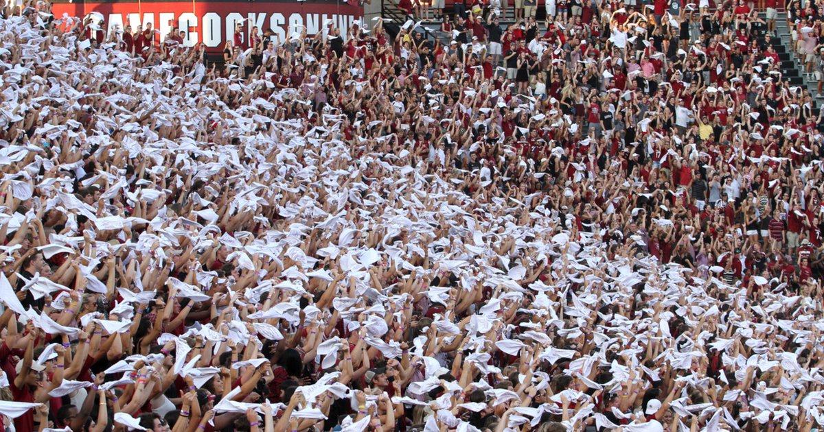donovan_darden's tweet photo. I’m extremely blessed to have received my 10th D1 offer from the University of South Carolina #AGTG @dru_lindler @CoachClaytonW https://t.co/nGtJMwe2b2