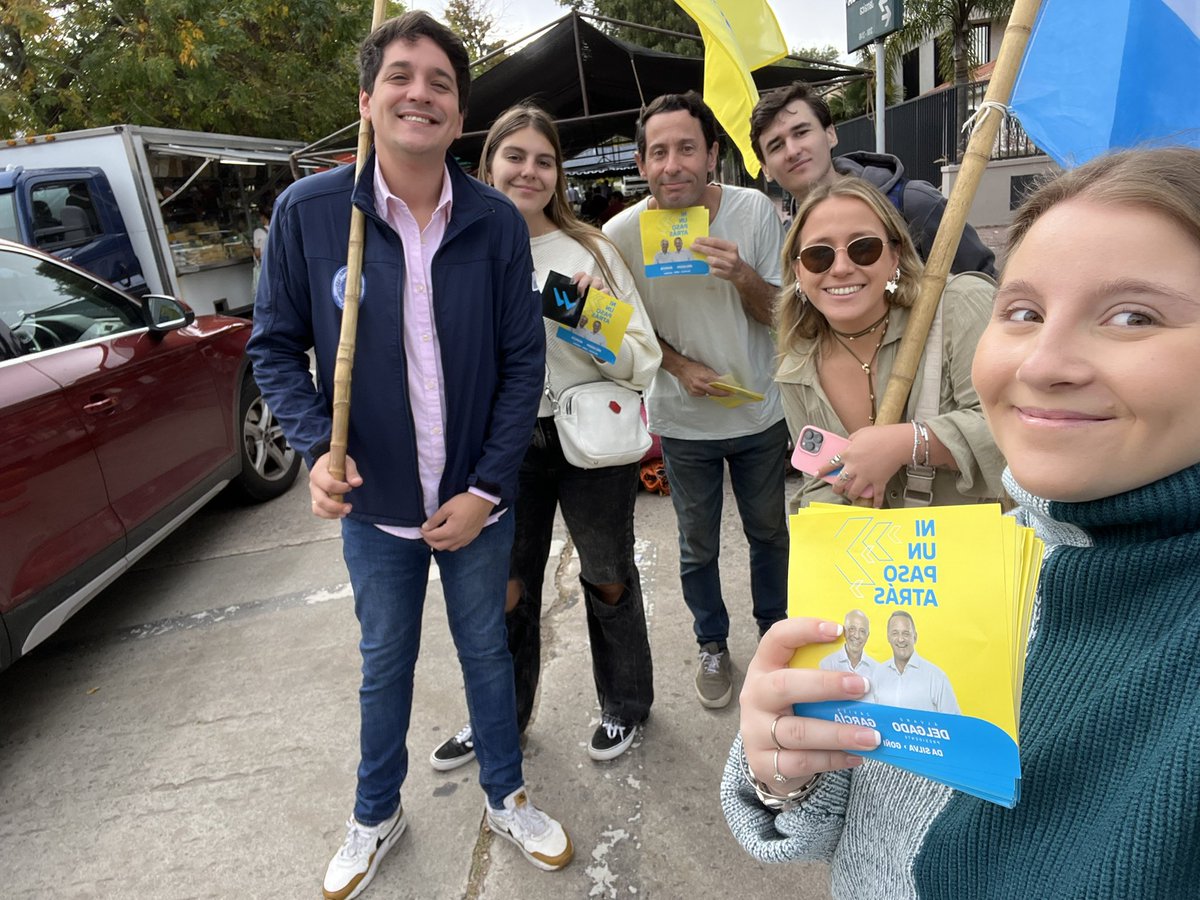 Arrancamos la mañana en 📍Feria de Río de la Plata y Estanislao López📍Feria de Jamaica y Alberdi. Seguimos militando de cara a las elecciones internas del 30 de junio. Gran receptividad de los vecinos que apoyan a @AlvaroDelgadoUy y @JavierGarcia_Uy. #NiUnPasoAtrás