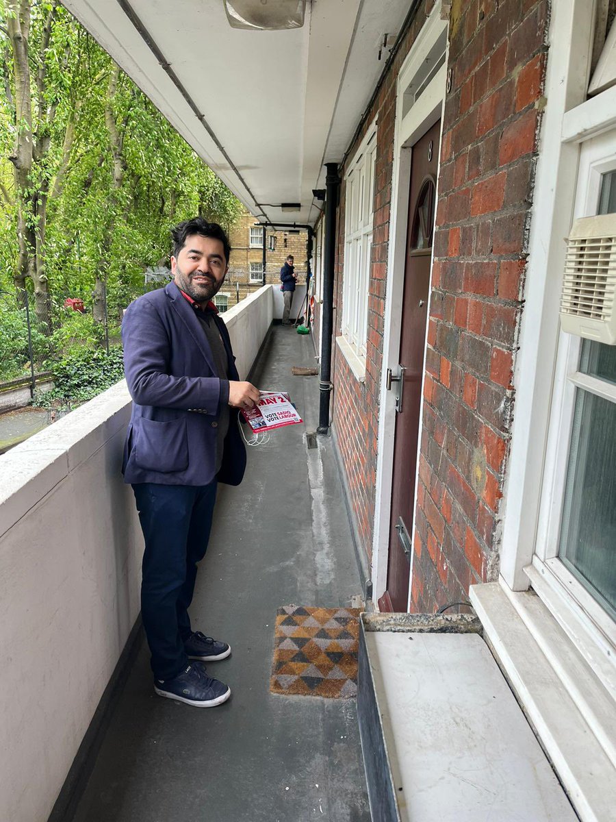 🚪🌹 Another successful campaign session in Waterloo! Exciting news: lots of new support for @SadiqKhan , including Lib Dem & Green voters considering lending their vote. Every vote counts in building a better London! @LondonLabour @LambethLabour @FloEshalomi @LabourMarina