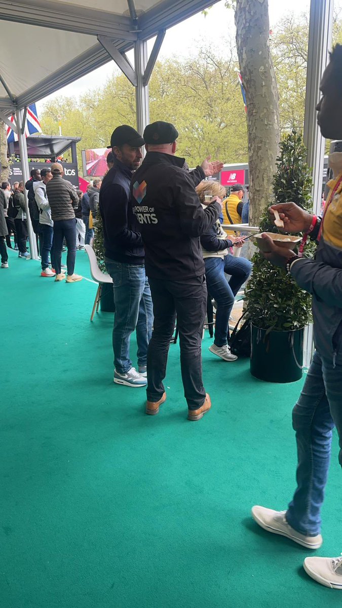 Discussing the #thepowerofevents unique mission with @England coach @GarethSouthgate at @LondonMarathon- best  major mass participation bespoke sporting event in the world  -  thanks for your supporting comments and good luck for the summer @EURO2024