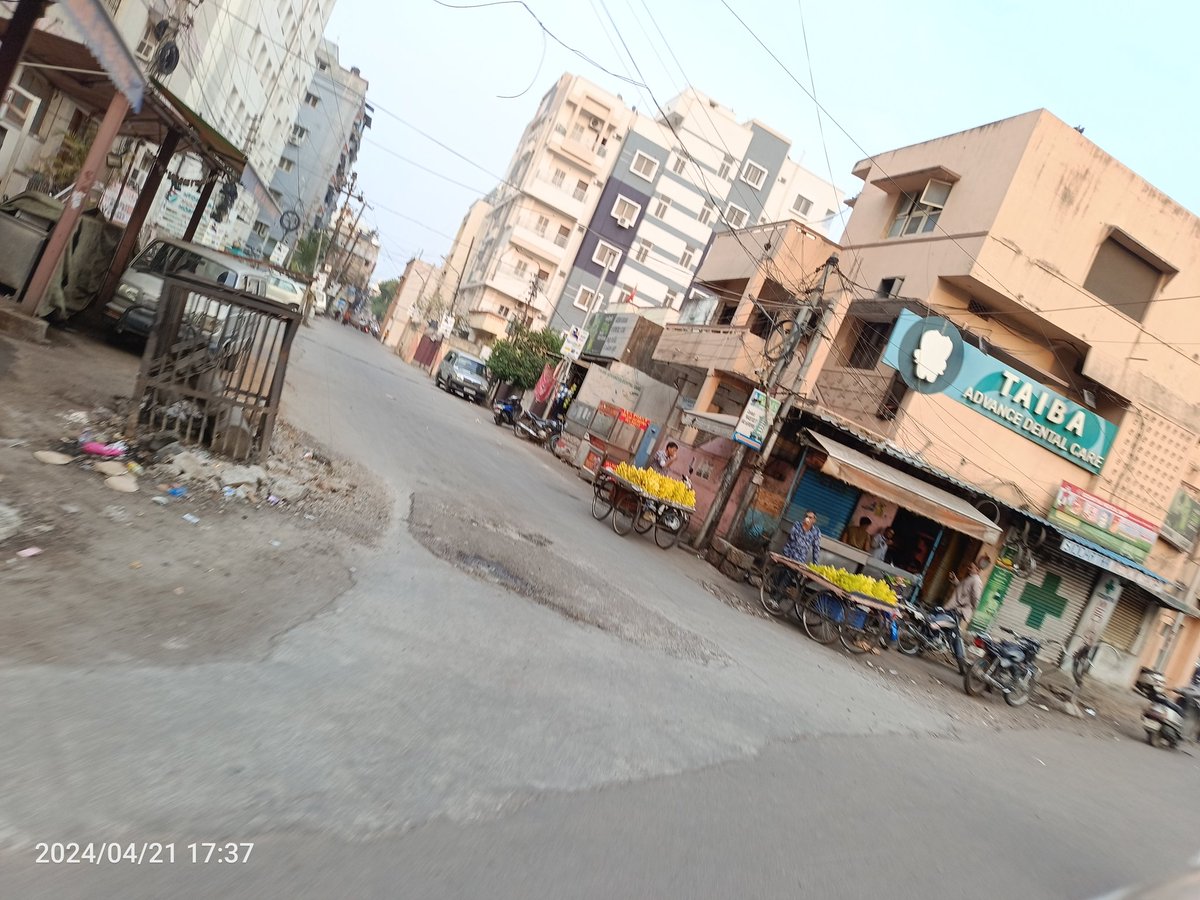 Judges colony Malakpet near Hyderabad blood need manhole replacement @HMWSSBOnline + patchwork @GHMCOnline @MalakpetD @swachhhyd @HiHyderabad @HydWatch @ActivistTeja