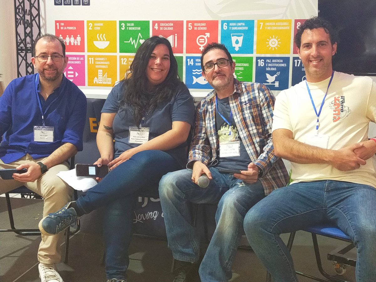 AlonMZ's tweet image. Gran sábado el que pase con mis compañer@s en el #libroforumelche2 que bien me lo pasé y que agusto.Me reencontré con algunos y conocí a gente nueva.Gracias a @MariaLeivag @KmleonBooks y @Literaturelx_ por todo!! El año que viene más!!!