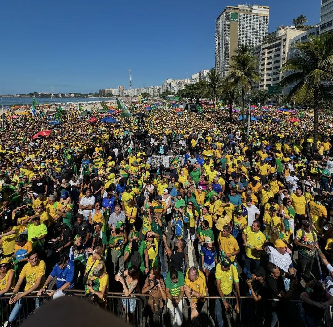 Rio de Janeiro por liberdade! 🇧🇷👏🏿🇧🇷👏🏿 21 de Abril!