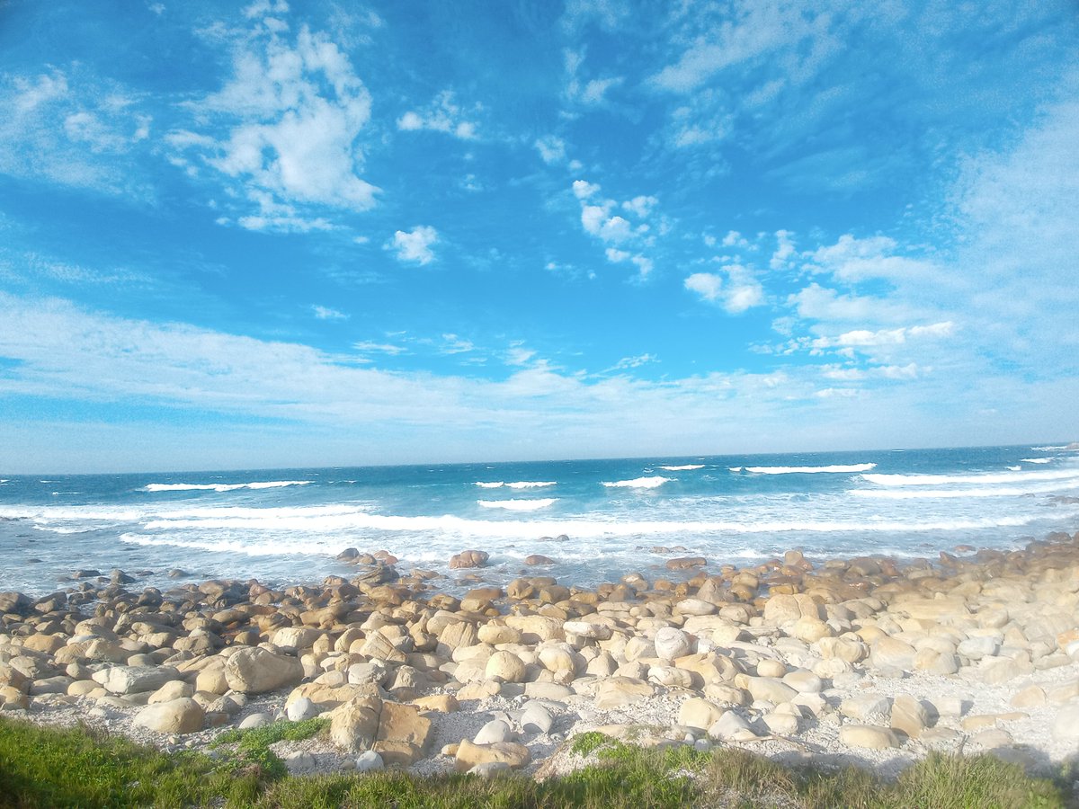 katetiss's tweet photo. Waves and sky, Eastern Cape https://t.co/1tHkIa2ij7