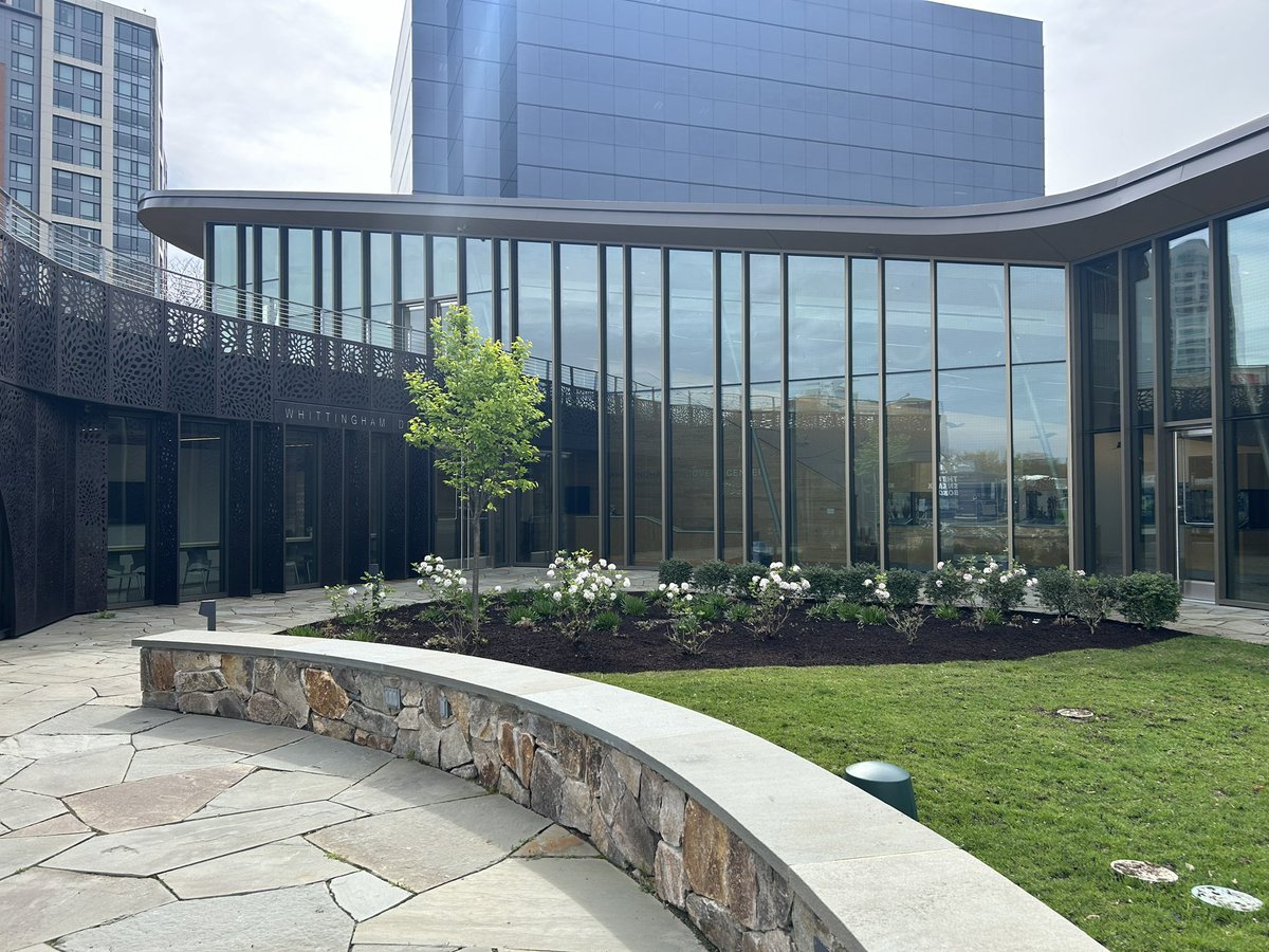 Visiting edu-facilities designed by @Centerbrook Architects - Looking 👀 for design inspiration with our @CSF_Chappaqua Innovation Team - First up was the Whittingham Discovery Center. 100% solar, a living-roof terrace, & bird-friendly glass are just a few of the many amazing…