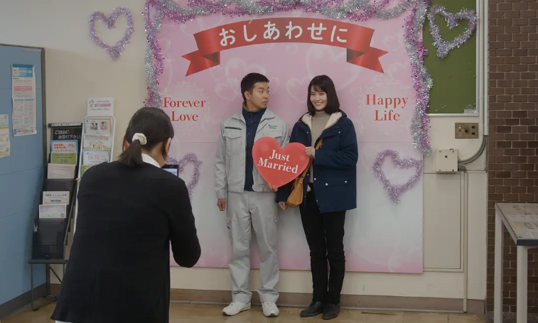 CgtnJapanese's tweet photo. 【#北京国際映画祭 に出品された日本映画特集】
第14回北京国際映画祭「注目未来（フォワード・フューチャー）」部門には、日本映画『#熱のあとに』が出品中！
「注目未来（フォワード・フューチャー）」部門には注目の新人監督の作品が選ばれています。
本作の中国タイトル：愛的狂熱　監督＃山本英　主演 #橋本愛　#仲野太賀
本作は今年２月に日本で公開されたばかり！
北京国際映画祭 4月18日~26日に開催中
#日本映画　#北京　#予告編