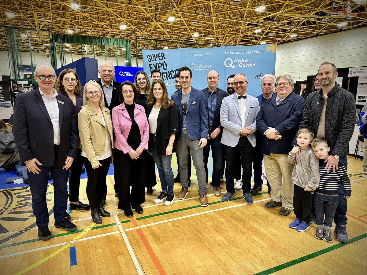 L’avenir de la science et de l’innovation au Québec est entre bonnes mains! Des jeunes brillants et créatifs à la finale nationale d’@exposciences @hydroquebec au @cegepduvieuxmtl avec mon collègue @MinFitzgibbon. Bravo à tous, vous êtes inspirants! 💡