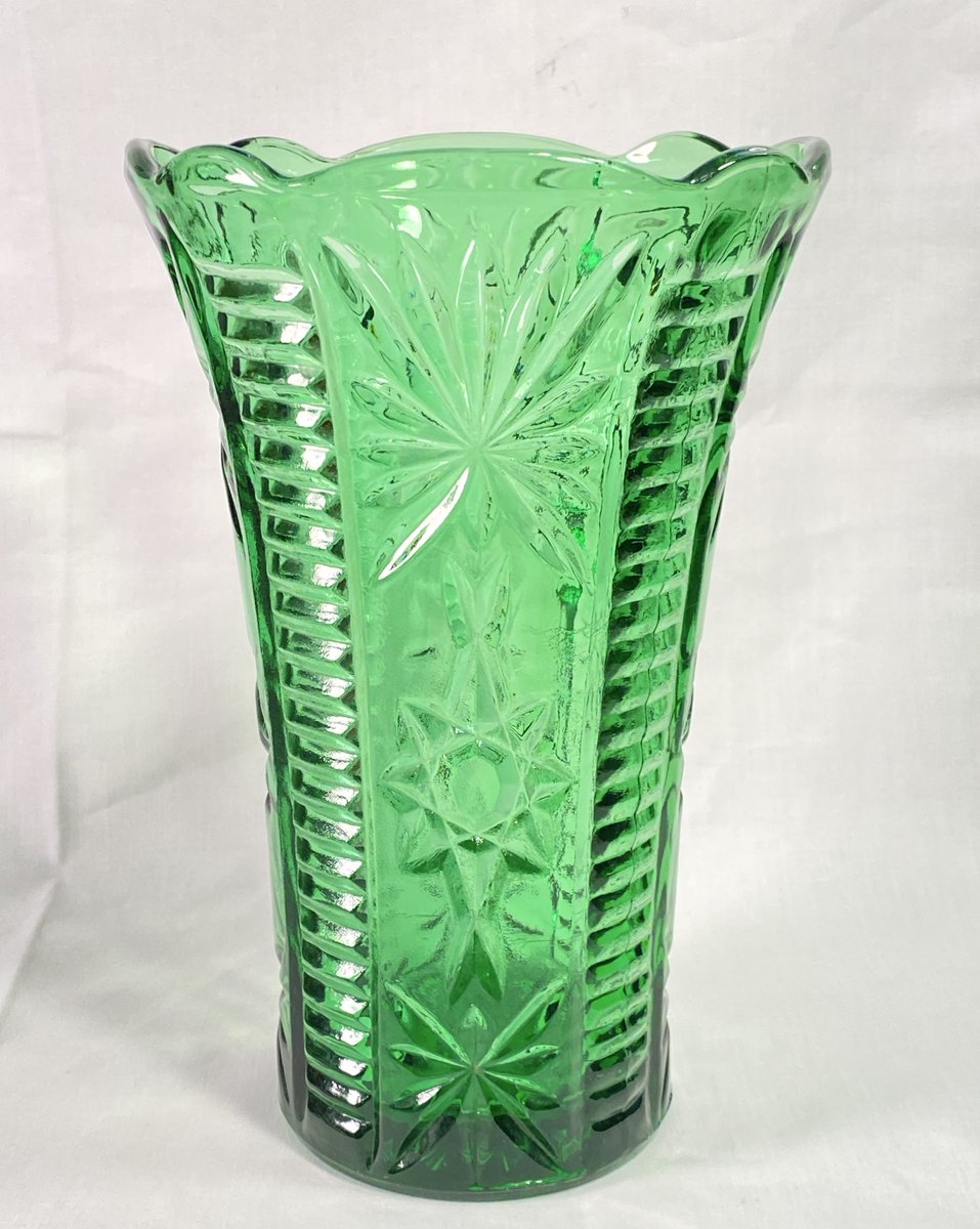 Green Glass Starburst Vase #Vintage #Green #Glass #Starburst #Vase #Collectible #ArtGlass #Glassware #Centerpiece #MCM #Decor #holiday #gift #shopping #FestiveEtsyFinds #etsyfinds #Sale etsy.me/473y6sI