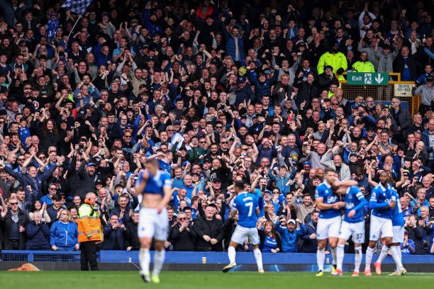 A STANDING OVATION to all those inside Goodison - and around the 🇺🇸 - pushing the boys to a massive win 💙