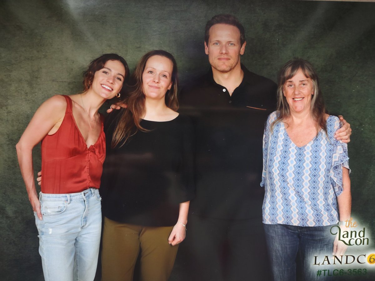 A week ago already 😊
#SamHeughan #thelandcon6 #sophieskelton