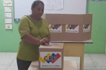 #ParticipaciónPopular En el Centro Electoral Manuelita Sáenz, parroquia Corazón de Jesús, estado #Barinas  Por los proyectos del pueblo!  #PoderPopularEnVanguardia 
#ConsultaPopular2024 
#ComunaONada 

<a href="/NicolasMaduro/">Nicolás Maduro</a>
<a href="/GuyVernaez/">Guy Vernáez Hernández</a>
<a href="/CarreroCe/">Cesar Carrero Aristizabal</a>
<a href="/EulaliaTabares/">Eulalia Tabares</a>
@ComunasVE_