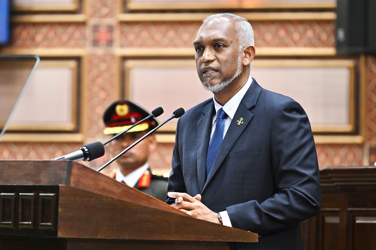 Banafsaa's tweet photo. الحمدللہ!
މަރުޙަބާ!ދިވެހީންގެ ރާއްޖޭގެ ލޮބުވެތި ޢިއްޒަތްތެރި ރައީސުލްޖުމްހޫރިއްޔާ ޑރ.މުޙައްމަދު މުޢިއްޒު.ޝުކުރިއްޔާ ދިވެހި ލޮބުވެތި ރައްޔިތުން. ދިވެހީން ތިބި ގޮތް ވަރަށް ސާފު
#MuizzuDhuveli 
#DhiveheengeMajilis 
#DhiveheengeRaajje https://t.co/cQs9bSbbsr