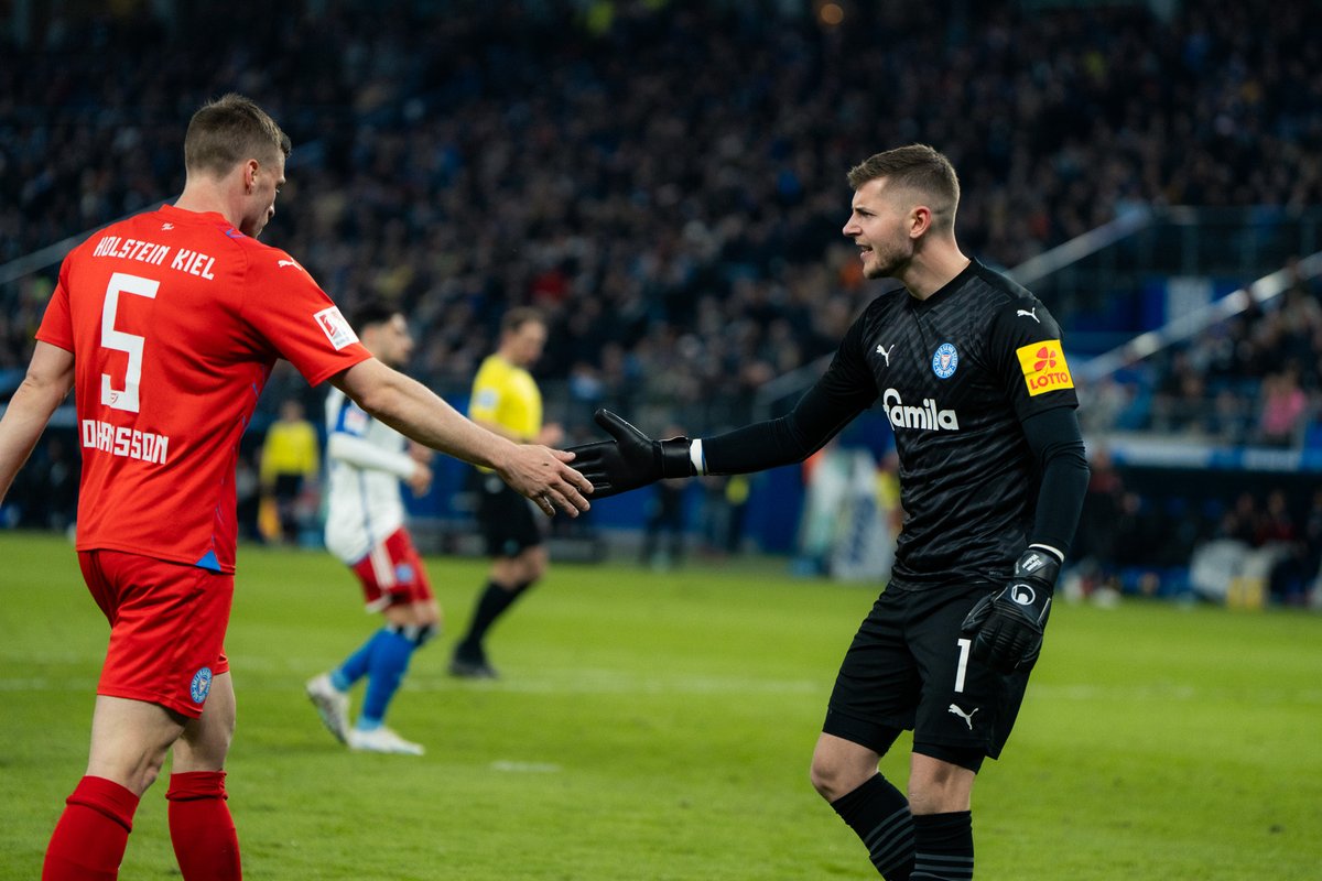 Holstein_Kiel's tweet photo. 6 Siege in Serie, kein Gegentor – ein TEAM! 🔒❤️
_
#KielAhoi https://t.co/caQ2rO0Ltm