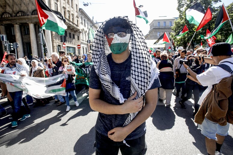 Ieri, sabato 20 aprile 2024 @fffitalia ha continuato lo sciopero globale per la giustizia climatica. Lo ha fatto con una manifestazione cittadina insieme alle realtà palestinesi e ai lavoratori della ex GKN. manifestosardo.org/riprendiamoci-…