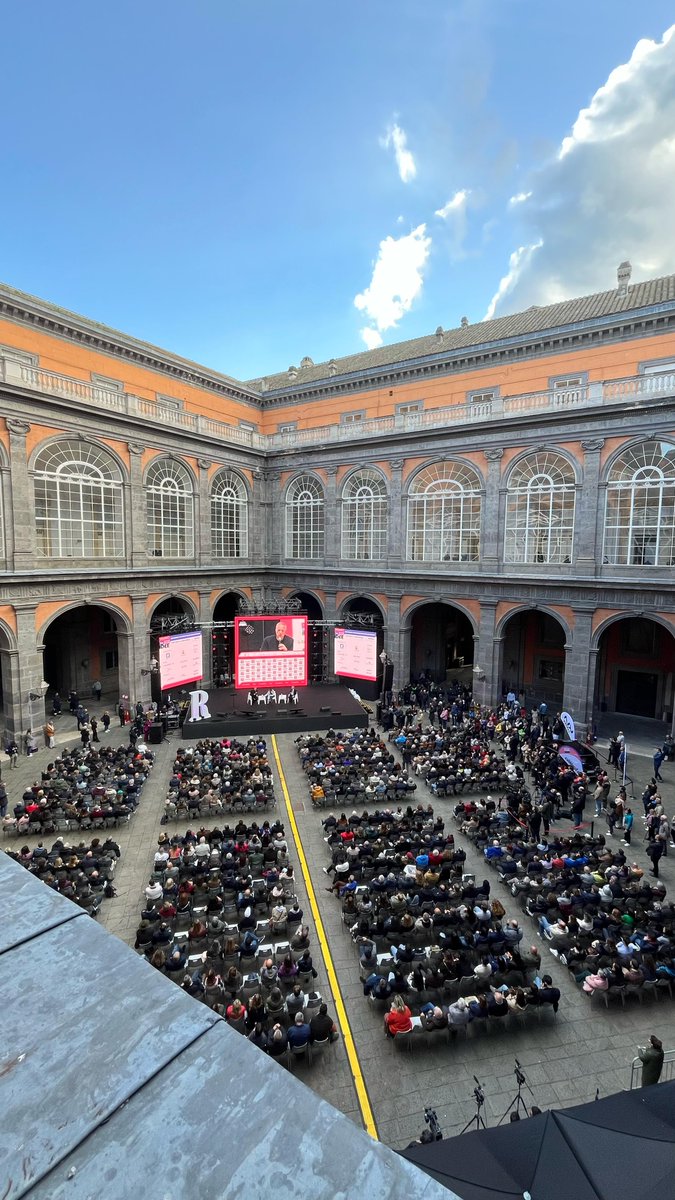 A #RepIdee23 standing ovation a Palazzo Reale per Antonio #Scurati #antonioscurati @repubblica