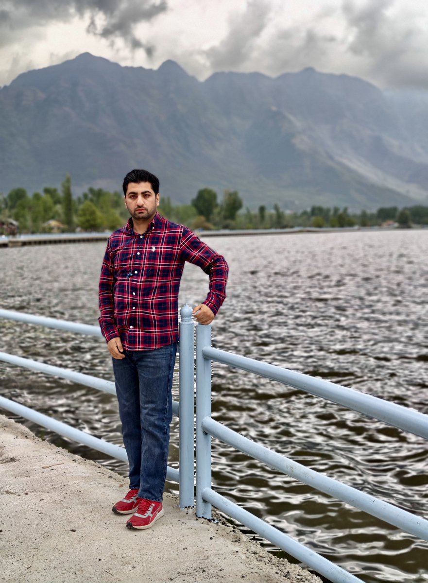 Dark Clouds and Me 📍Dal Lake #Sunday