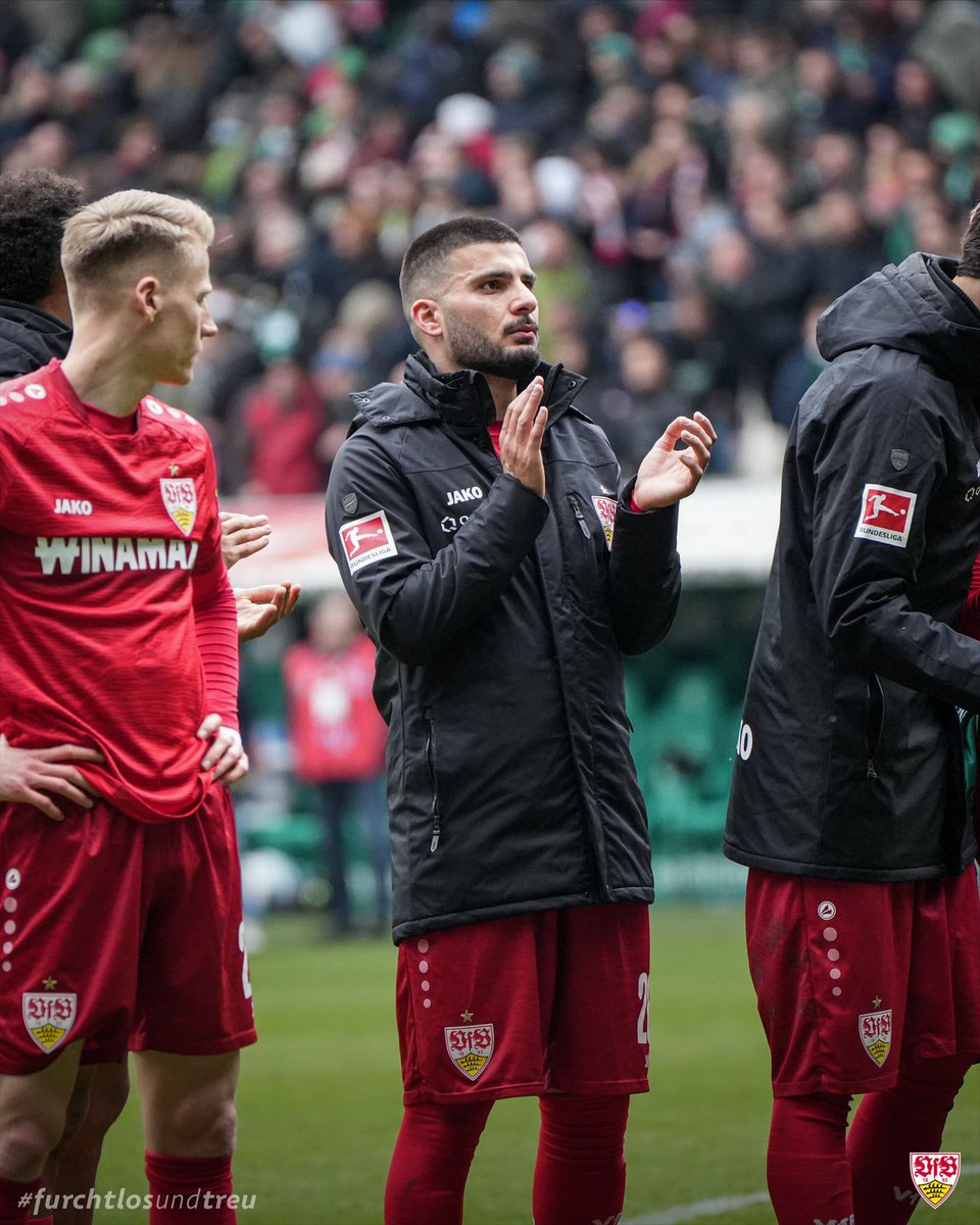 Niederlage in umkämpfter Partie: Der #VfB verliert erstmals seit dem 20. Januar wieder ein Bundesligaspiel. Beim SV Werder Bremen muss sich das Team mit dem roten Brustring mit 1:2 geschlagen geben. Zu unserem Spielbericht: go.vfb.de/news4704 #SVWVfB 2:1