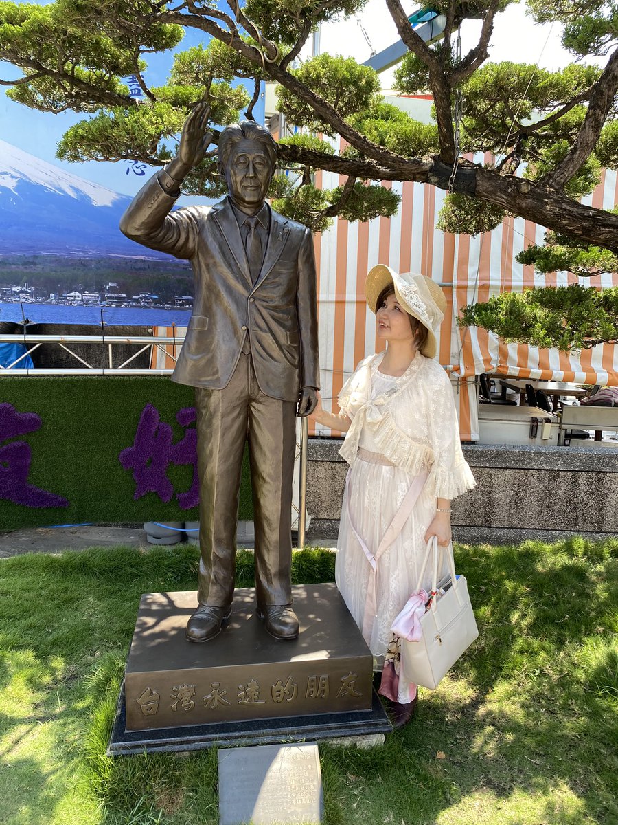 sachimiriho's tweet photo. 安倍さん、いつか私が日本にもこんな立派な銅像を建ててあげるからね(｀_´)ゞ
#紅毛港保安堂
 #安倍さんを忘れない https://t.co/hBbgQyxUK2