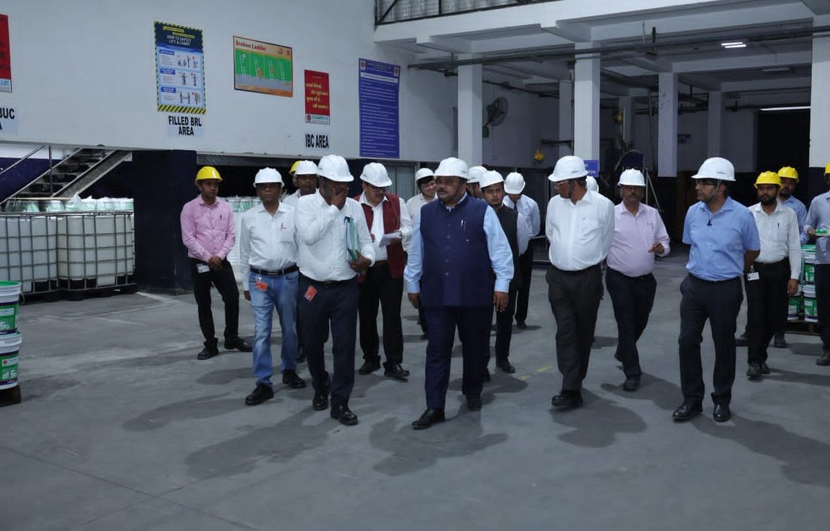 Visited the Diesel Exhaust Fluid plant in Manesar and was proud to see how the team is setting new benchmarks in efficiency & sustainability, especially with our eco-friendly solutions like #DEF. Our journey towards market leadership is powered by facilities like these, where