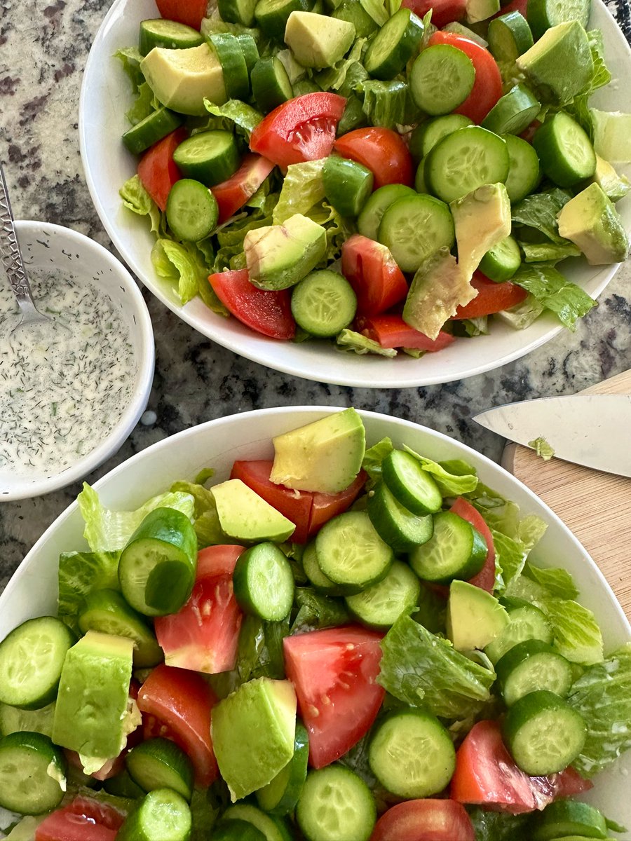 Crunchy salad for lunch on a lazy Sunday. 

Romaine lettuce, tomato, cucumber, avocado, crispy baked chicken with a Greek yogurt ranch dressing. 

What are you eating? 

#salad #lunch #sundaylunch #crunchy #chicken #sundayvibes