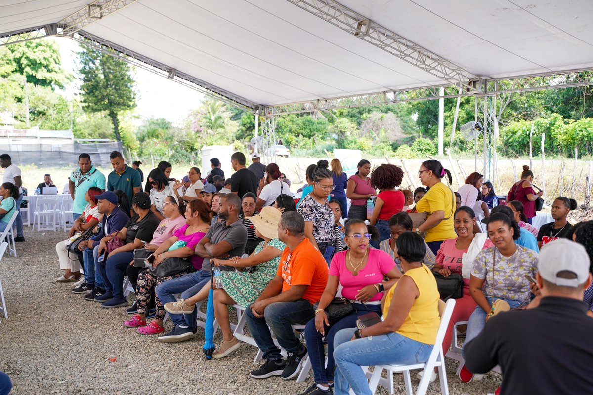 Con la asistencia de más de 500 personas, concluyó este domingo, la feria de vinculación del Plan Familia Feliz, realizada en el Residencial Laderas del Este, en San Antonio de Guerra, en donde 250 jefes de hogar completaron el proceso para la adquisión de su apartamento propio.