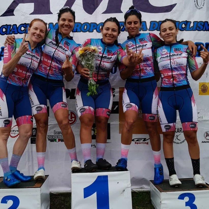 🙌 ¡Nada mejor que un domingo de #TeamWork con las #LadiesPower! Hoy, el quinteto integrado por <a href="/eliitocha/">elisssss</a>, Sofi Martelli, Vale Rossi, Mariela Delgado y May Tocha le dio el #1 a Eli en el Premio Bancalari, en el ex KDT de #CABA. La sana costumbre de ser protagonistas... 1️⃣☝️