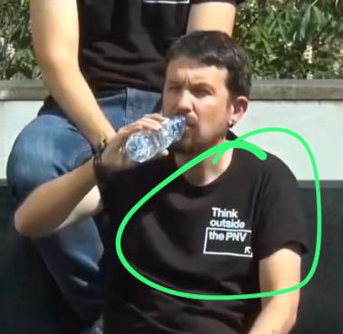 Podemos se pasó la campaña diciéndole a la ciudadanía vasca que “habia que echar al PNV”.  Parece que al pueblo vasco le ha parecido mejor echar a Podemos de su parlamento: cero escaños.