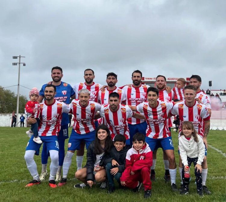 clubsancarlos's tweet photo. SAN CARLOS CLASIFICADO A LA COPA A DE OFI 2024!!🔴⚪️ https://t.co/3EkmmOQ5Me