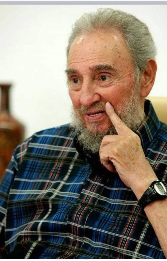 #Fidel 'La peor enfermedad, la más terrible, la más dramática que pudiera existir en el orden político, social e histórico para nuestra patria, es que un día esta Revolución sea destruida por los mismos revolucionarios. Contra eso hay que estar inmunizado al ciento por ciento.