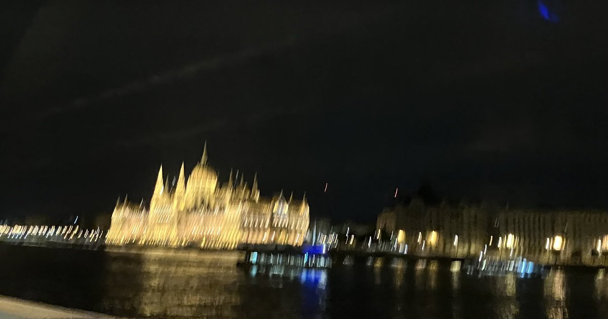 I know I know very bad photo but the taxi was driving very fast along the Danube on my way from the airport to the hotel, so I can only share this very first pic of the magnificent Parliament House in Budapest with you… better pics will come… 😅