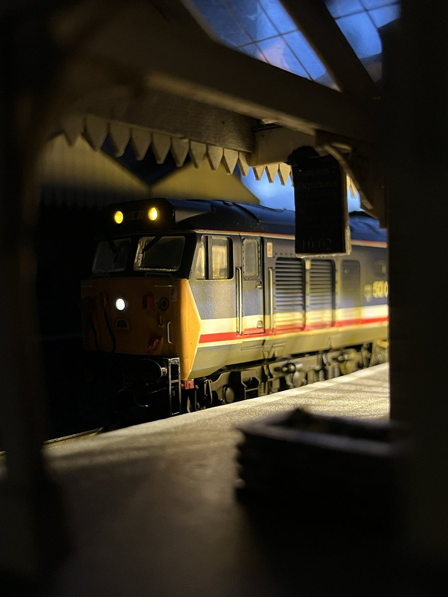 It’s getting late, dusk finds 50002 waiting for a path back to Laira with ECS……#TMRGUK