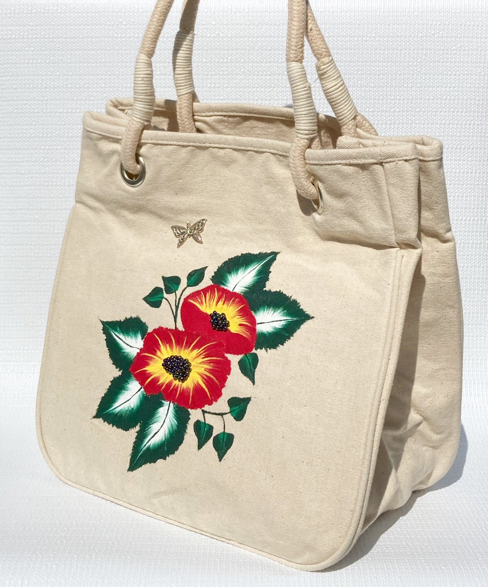 Check out this roomy hand painted bag etsy.com/listing/116744… #handpaintedbag #totebag #marketbag #SMILEtt23 #CraftBizParty #etsyshop #giftsformom #ecofriendlybag