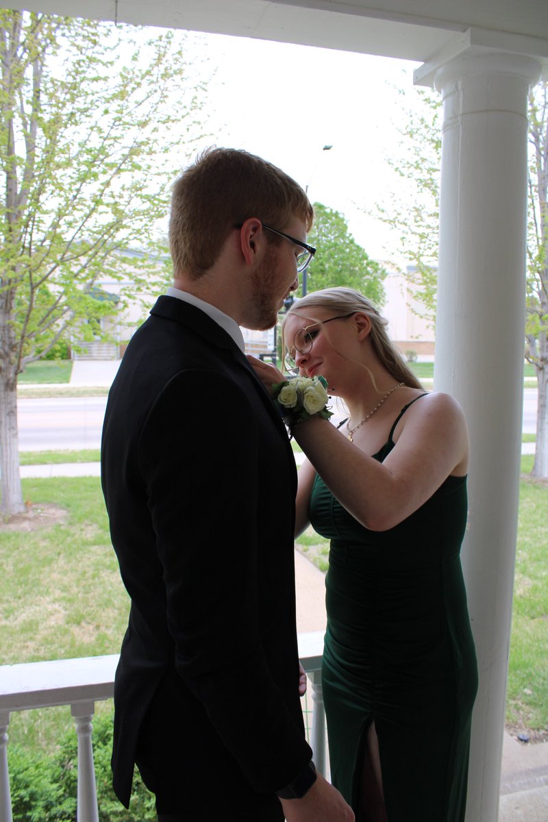BLeopard69's tweet image. Prom 2024 💚 with my most favorite girl in the world