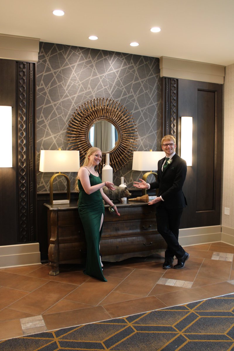 BLeopard69's tweet image. Prom 2024 💚 with my most favorite girl in the world