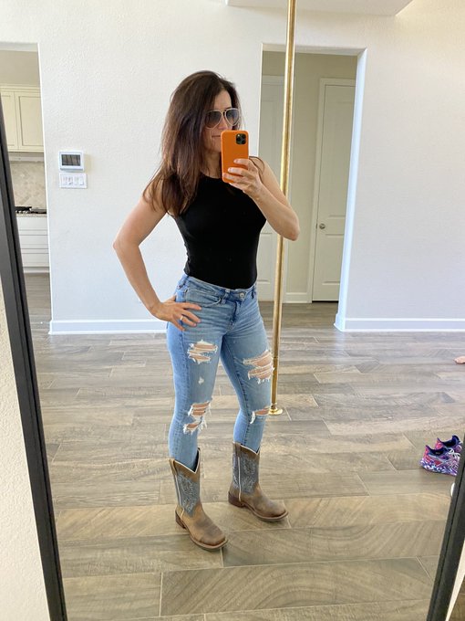 When in Texas 🤠 https://t.co/XU0xOcqkD4<a href="/tag/newprofilepic"class="tags"><span>#newprofilepic</span></a>