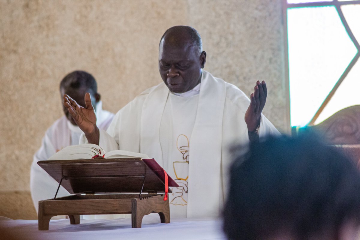 CTL221's tweet photo. Collecte Carême pour le séminaire Interdiocesain Saint Paul de Ndiaffate. Samedi 13 nous nous sommes rendu rendu au séminaire de Ndiaffate avec la réception, l’installation et la mise en service des nouveaux panneaux solaire grace à la somme de 1 1170 000F récolté. 1/2 https://t.co/OjY401ofFO